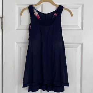 Lululemon workout top